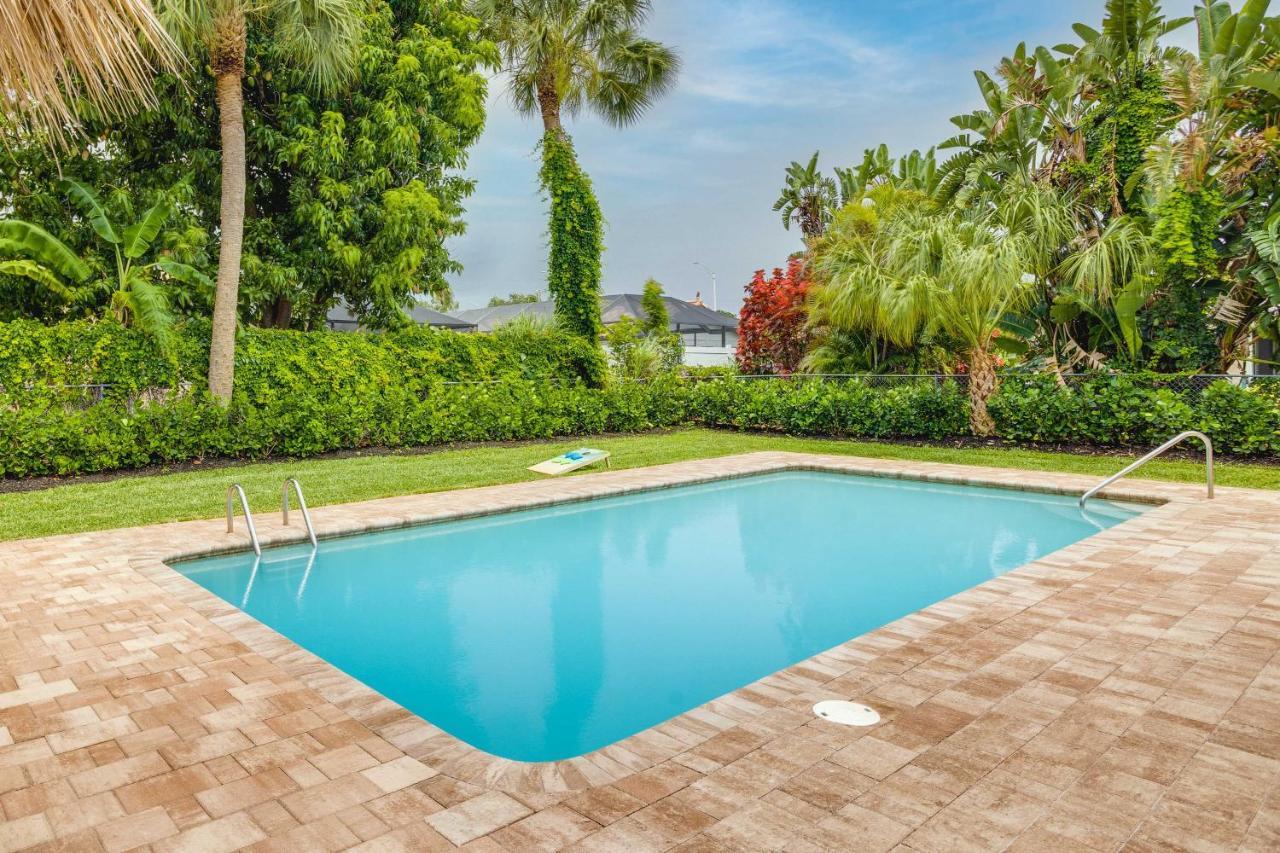 Modern Palm Beach Gardens Home With Private Pool エクステリア 写真